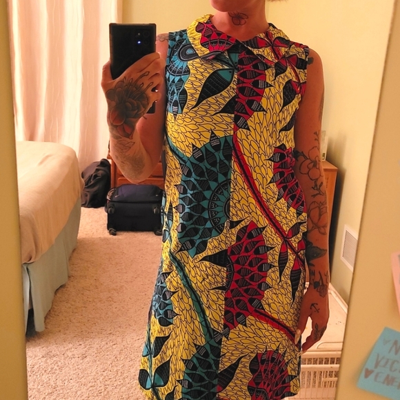 Sustainably Made Collared Sleeveless Dress - Picture 2 of 5